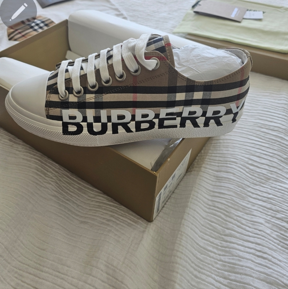 Burberry sneakers